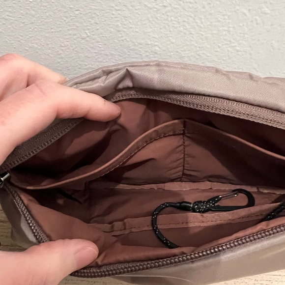 Bellroy Laneway Belt Bag - Picture 5 of 9